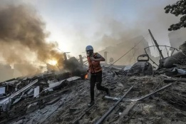 الاحتلال يكثف سياسة قصف المنازل ويواصل سياسة التهجير القسري ويمعن في جريمة الإبادة الجماعية في قطاع غزة